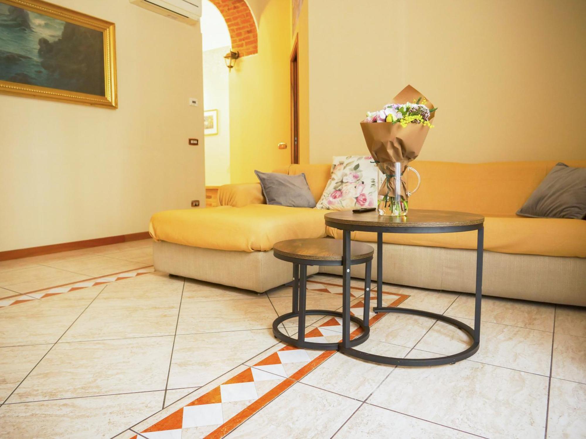 Wonderful Downtown Apartment-hd Netflix, King-size Bed, Two Minutes' Walk From Metro Apartment Milan
